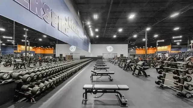 Crunch Fitness - Chesterfield photo