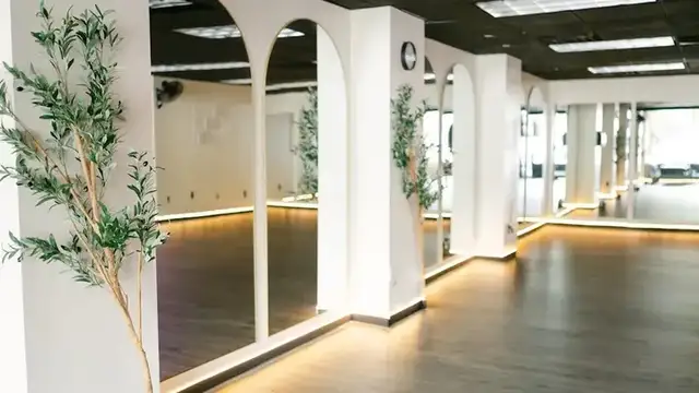 R | L Movement Studio photo